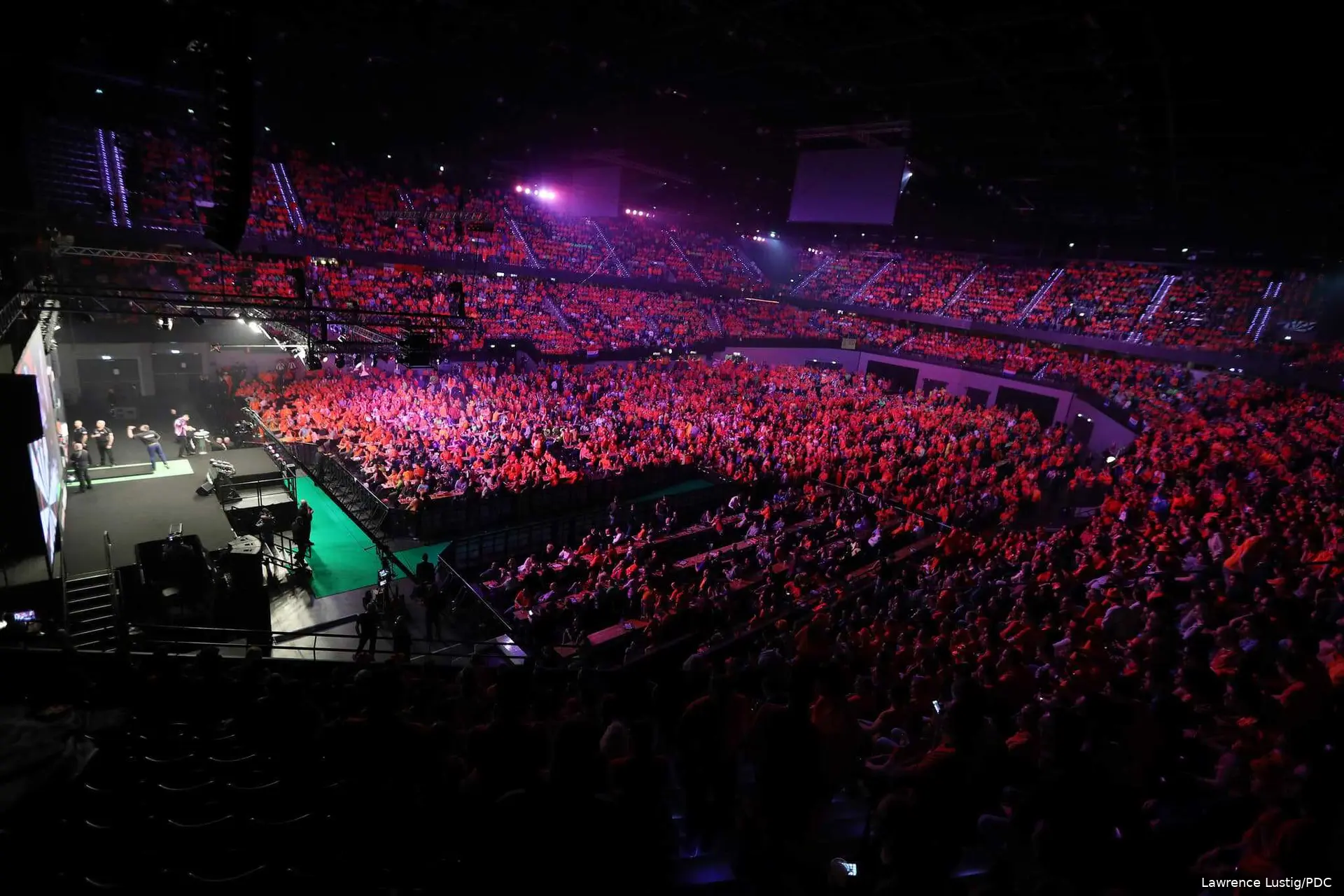 Uitverkochte zalen, geweldige sfeer: de Premier League Darts betovert in Rotterdam al jaren duizenden fans