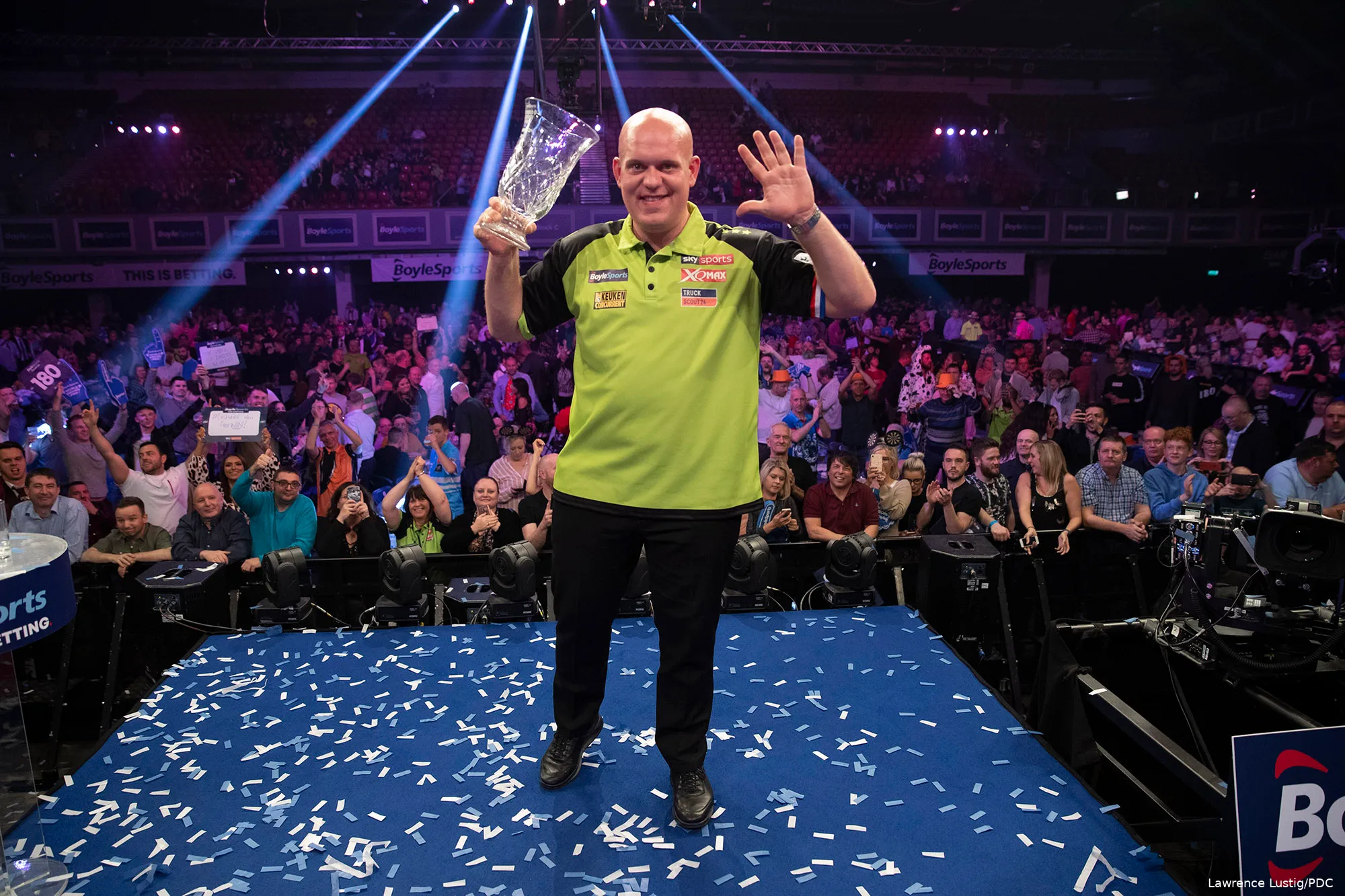 2019WGPVanGerwen 2000 5f5c7235a6b83