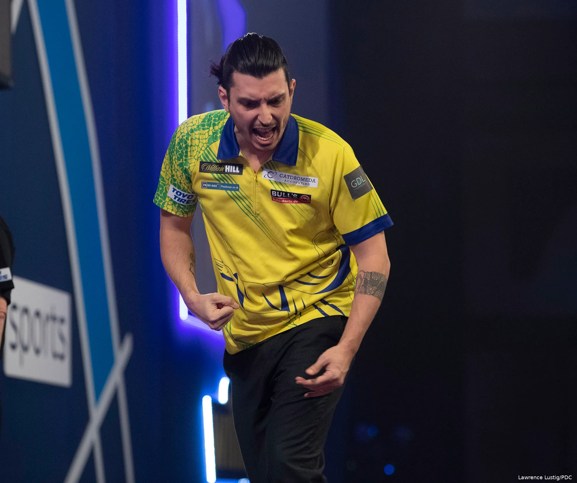 WLDDARTS RD1 PORTELA1 2000