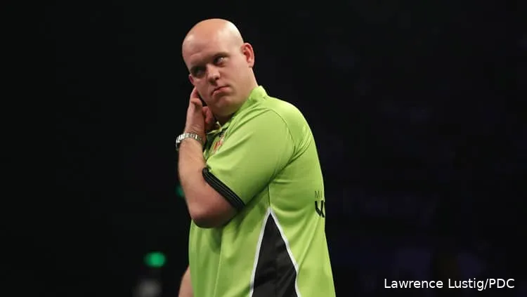 Een vertwijfelde blik bij Michael van Gerwen Foto Lawrence LustigPDCMichael van Gerwen