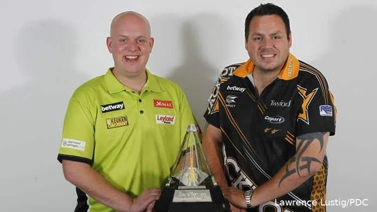 Michael van Gerwen en Adrian Lewis foto Lawrence LustigPDC