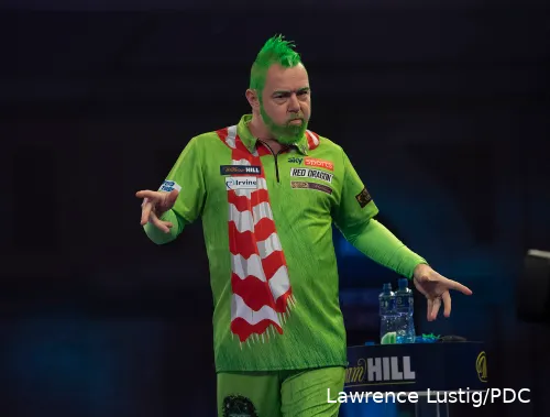 Als amtierender Weltmeister überraschte Wright bei der Darts-WM 2021 nicht nur das (in geringer Zahl anwesende) Publikum, sondern auch seinen Gegner Steve West, indem er als Filmfigur The Grinch auftrat. Sogar sein Bart war - ganz nach dem Motto - grün gefärbt.