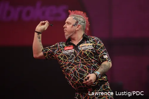 Ein unordentliches, aber farbiges Hemd von Wright. Er konnte Michael van Gerwen nicht abschütteln und sah, wie der Niederländer im Finale 2014 den Weltmeistertitel holte.