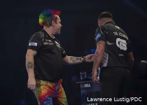 Manchmal sind die Haare des Schotten das Highlight seines Outfits. Mit einer Frisur in allen Farben des Regenbogens schlug er Price, um das Finale der Weltmeisterschaft 2020 zu erreichen.