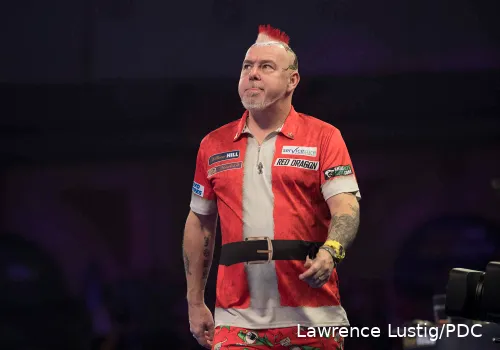 Ho, ho, ho! Der Weihnachtsmann ist nicht wie er. Snakebite sieht immer thematisch aus.