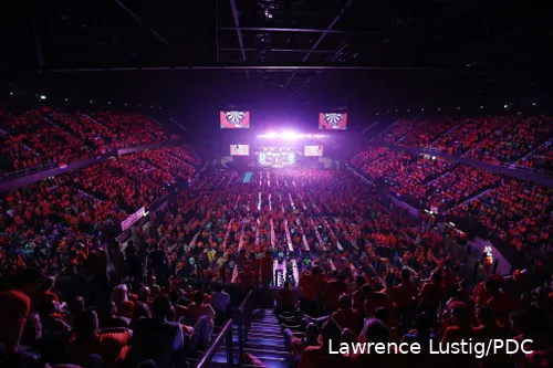 Der Besuch der Premier League Darts in Rotterdam sorgt immer für eine große orangefarbene Party