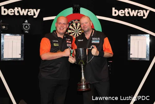 Michael van Gerwen en Raymond van Barneveld wonnen de World Cup of Darts drie keer samen