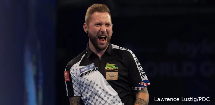 Danny Noppert roars in celebration.