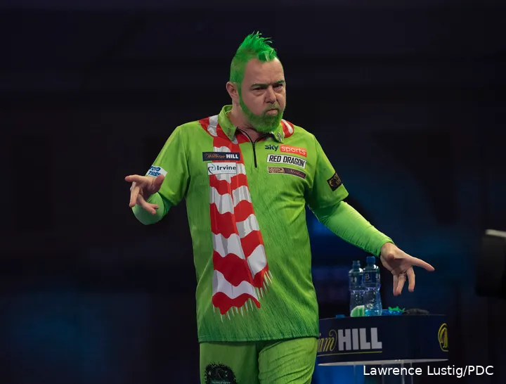 Als amtierender Weltmeister überraschte Wright bei der Darts-WM 2021 nicht nur das (in geringer Zahl anwesende) Publikum, sondern auch seinen Gegner Steve West, indem er als Filmfigur The Grinch auftrat. Sogar sein Bart war - ganz nach dem Motto - grün gefärbt.