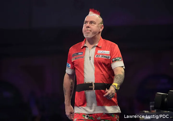 Ho, ho, ho! Der Weihnachtsmann ist nicht wie er. Snakebite sieht immer thematisch aus.