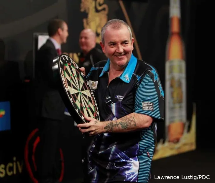 Phil Taylor beherrschte die Dartscheibe wie kein anderer. In seiner fast 30-jährigen Karriere gewann Phil Taylor so ziemlich alles, was es zu gewinnen gab, darunter 16 Weltmeistertitel und 220 weitere Titel.