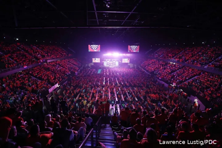 Der Besuch der Premier League Darts in Rotterdam sorgt immer für eine große orangefarbene Party