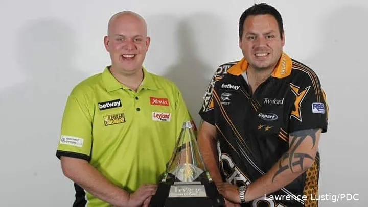 Van Gerwen en Lewis werden na Phil Taylor gezien als de volgende generatie.