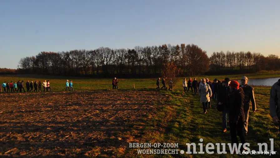 wandeling in de schemering foto leo den heijer