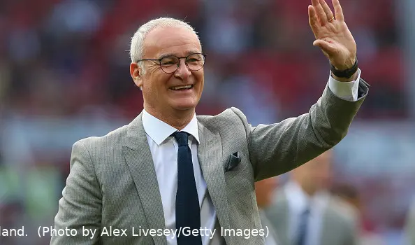 ranieri saluto sorride mano alta