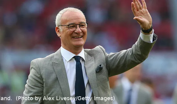ranieri saluto sorride mano alta