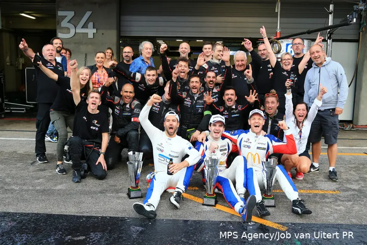 Job van Uitert en zijn team Panis Racing vierden de tweede plek in het kampioenschap van het 2022-seizoen van de European Le Mans Series.