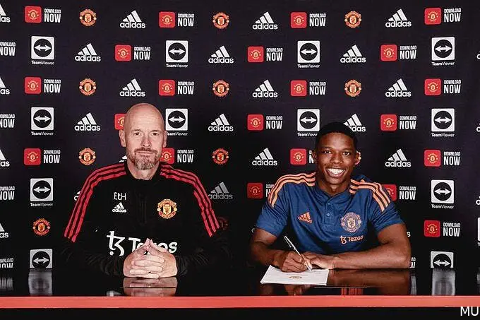 officiel malacia rejoint man united pour 25 millions d euros fw55sjfwiaaxkfx 344921