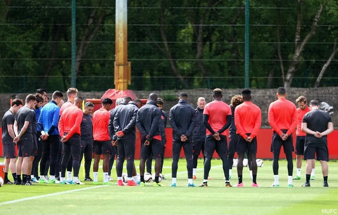 attentat de manchester city et united entre recueillement et mobilisation mu181028