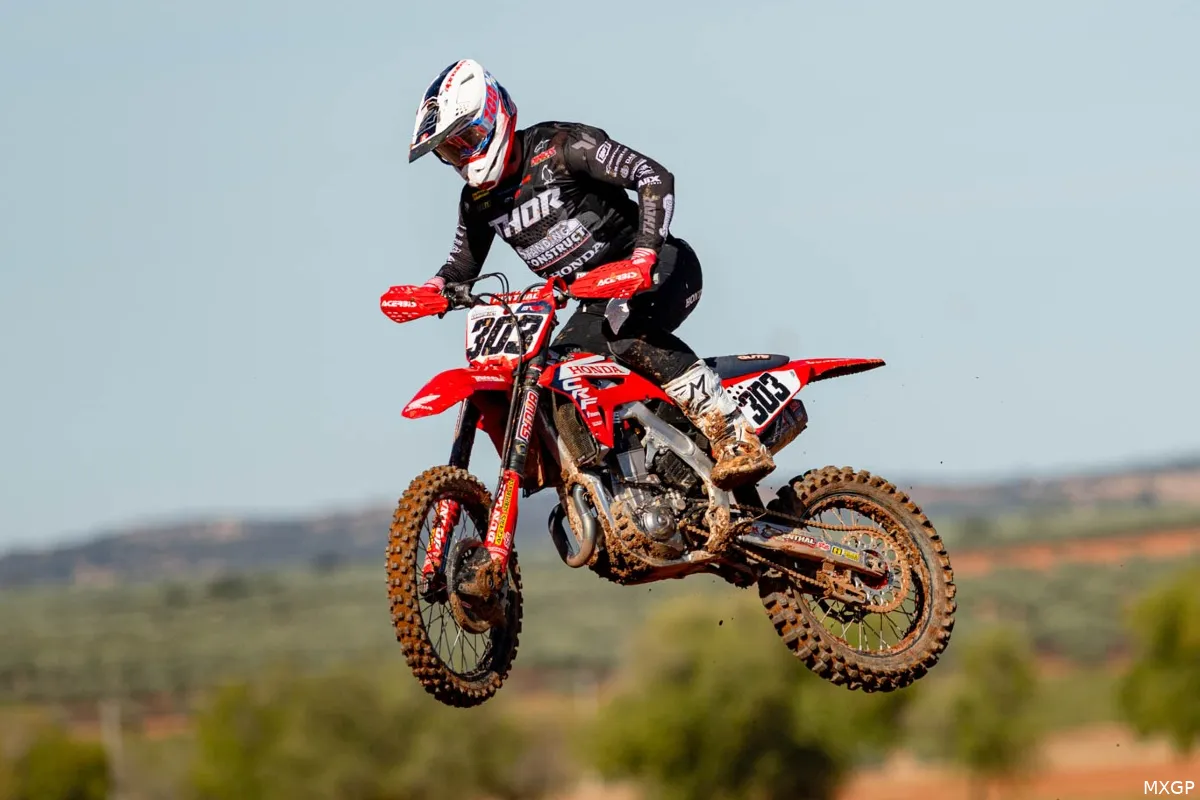 mxgp motocross alberto forato standing construct honda