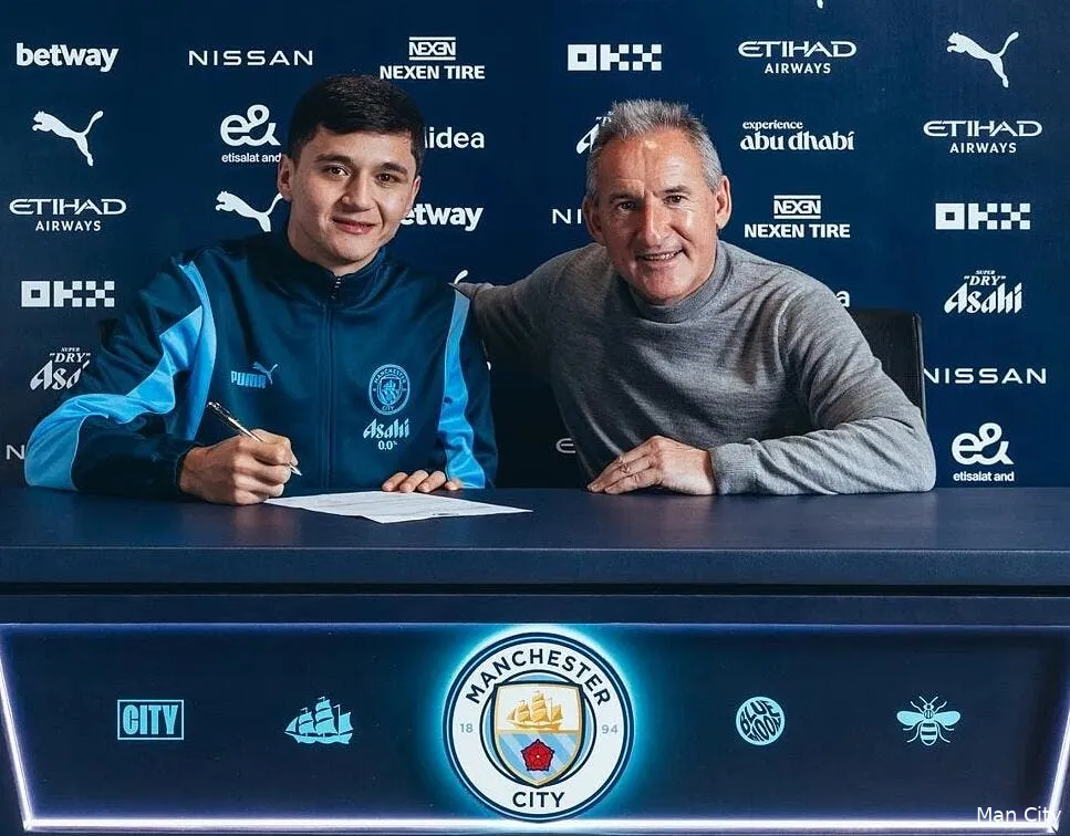 khusanov quitte lens et signe a man city jusqu en 2029 off khusanov txiki signing wide copie 387132
