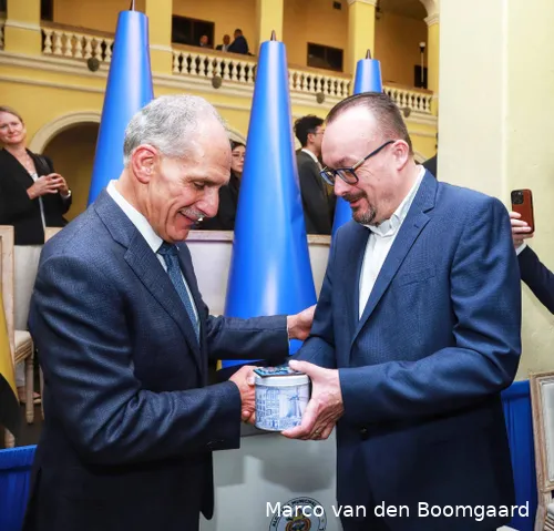 39bfd0e9-4eb4-466a-87ff-43d87bff5a25