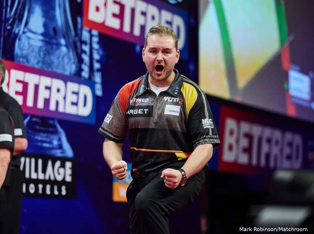 Dimitri Van den Bergh in actie tijdens de World Matchplay