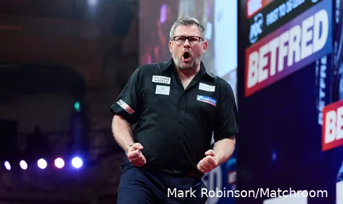 James Wade in Aktion beim World Matchplay