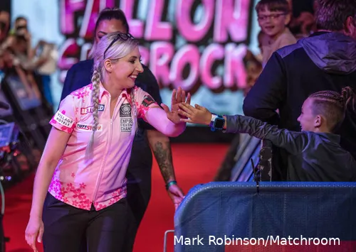 Trotz eines schwierigen Jahres präsentierte sich Fallon Sherrock beim Women’s World Matchplay 2025 in beachtlicher Verfassung und erreichte das Finale