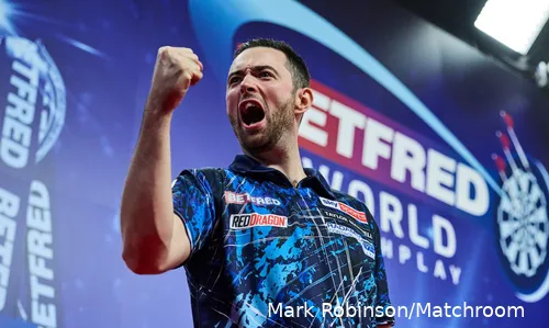 Luke Humphries in actie op de World Matchplay