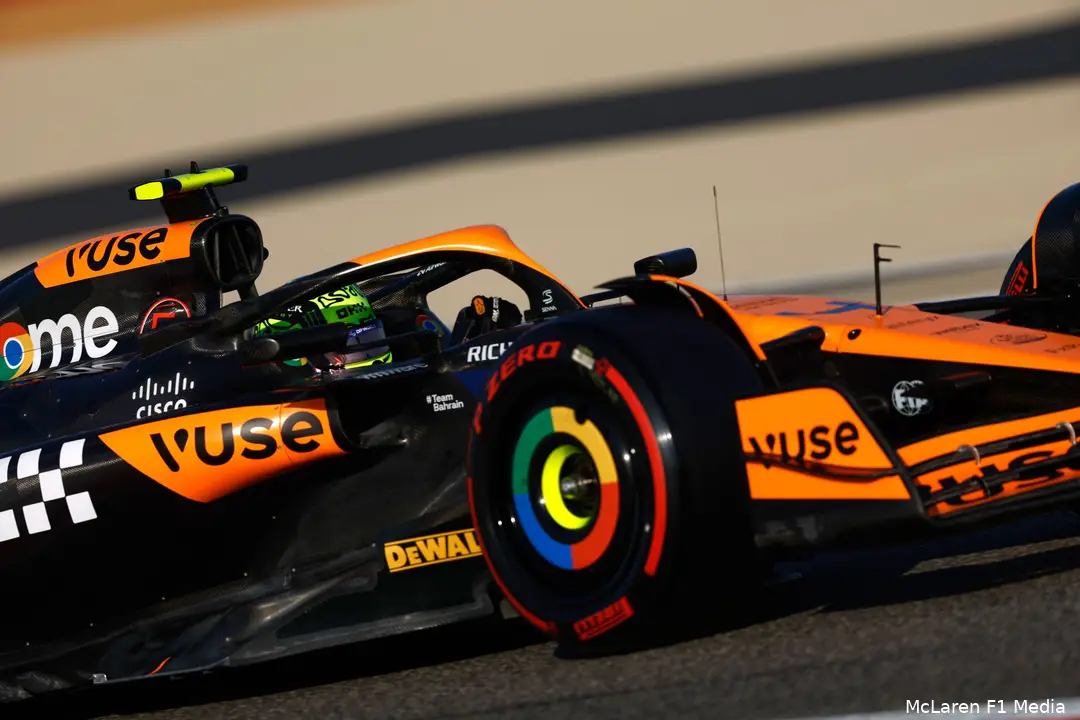 Het lijkt erop alsof McLaren nog wat achterloopt, maar volgens Stella verloopt alles precies volgens plan. (Foto: McLaren F1 Media)