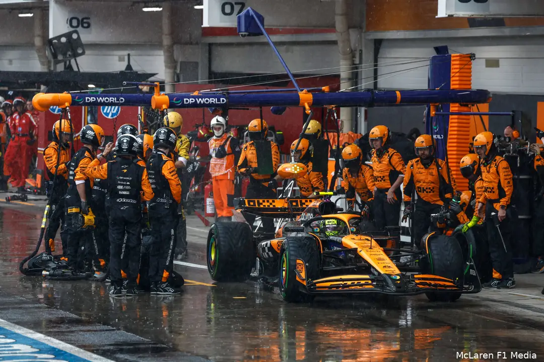 <i>Lando Norris met een dure pitstop in Brazilië.</i>