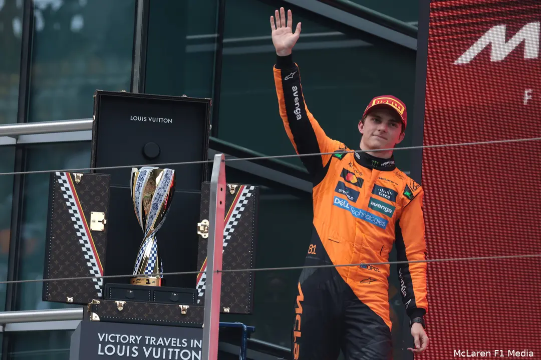 oscar piastri win china 2025 mclaren
