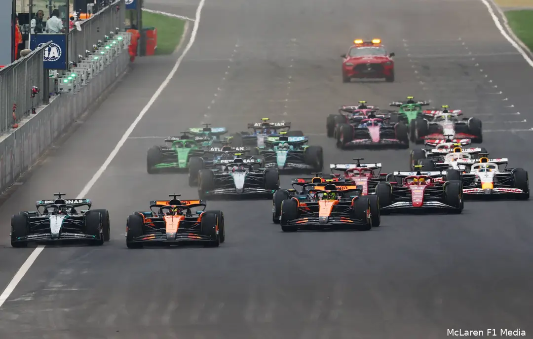 <i>Max Verstappen verloor veel bij de start van de Grand Prix van China.&nbsp;</i>
