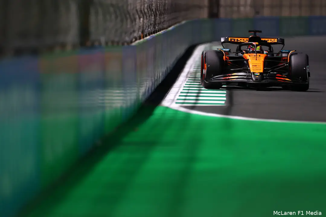 <i>Waarom McLaren zo weinig winst maakt richting de kwalificatie is een mysterie.</i>