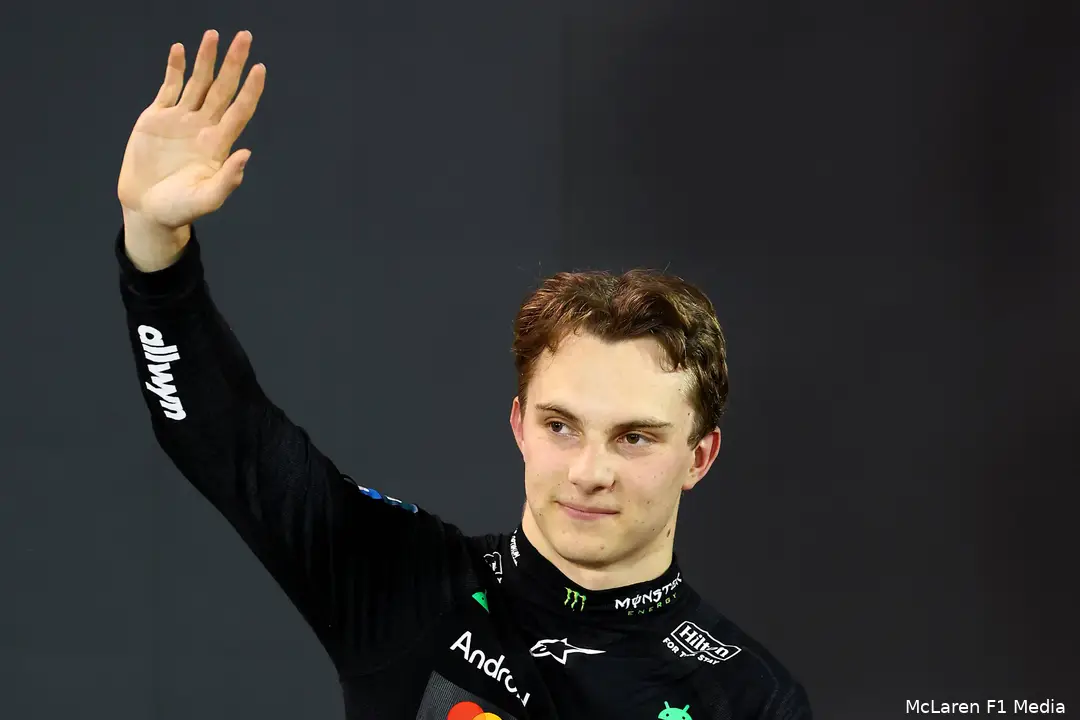 oscar piastri pole position zaterdag mclaren bahrein 2025