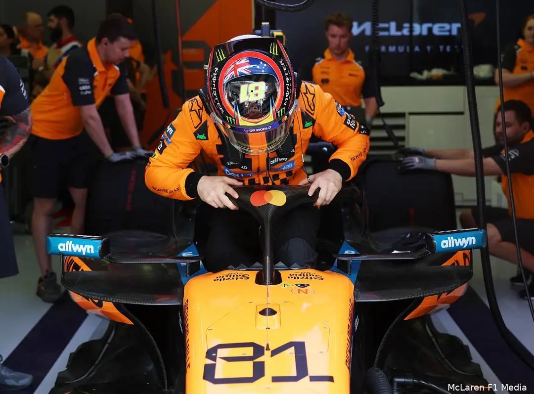piastri mclaren bahrein 2209042009