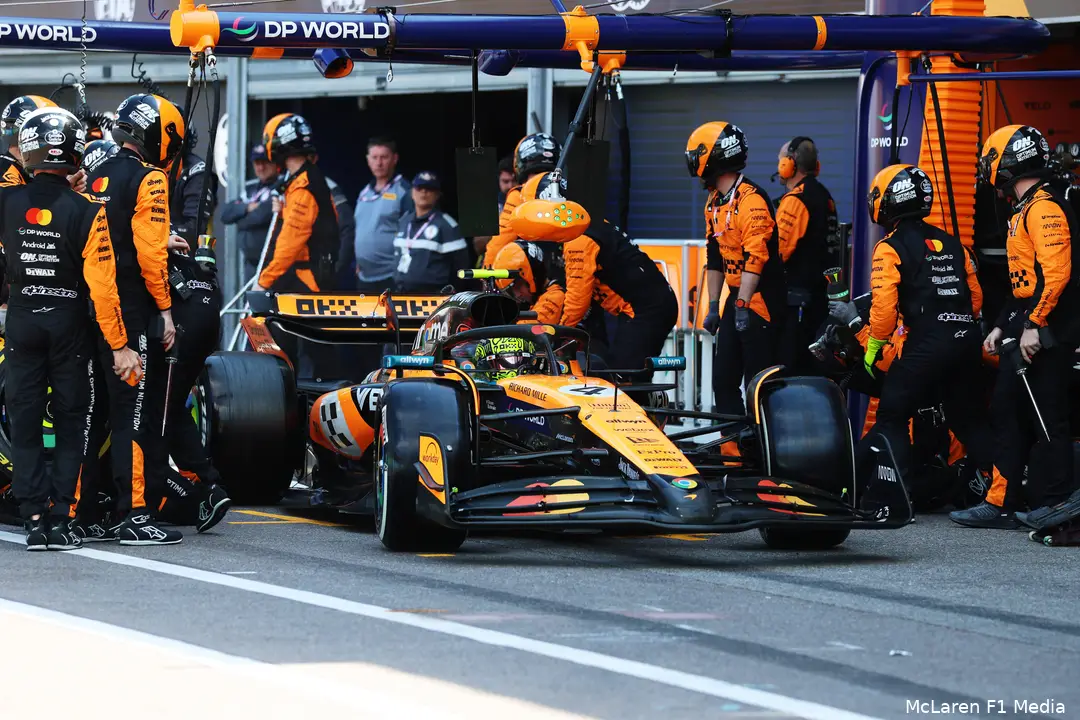 lando norris mclaren 2025 monaco gp pitstop