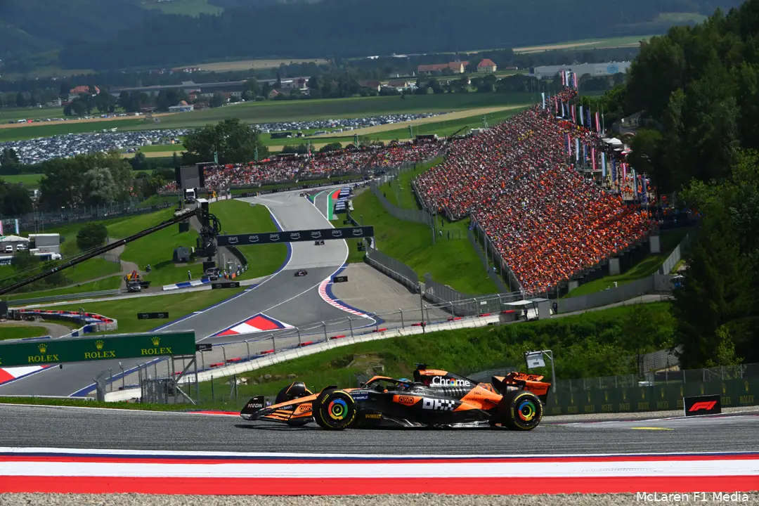 <i>McLaren domineert.</i>