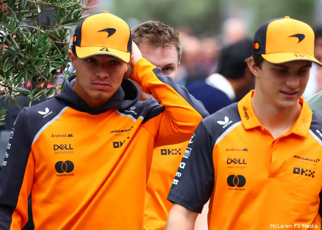 lando-norris-oscar-piastri-mclaren-baku-vrijdag