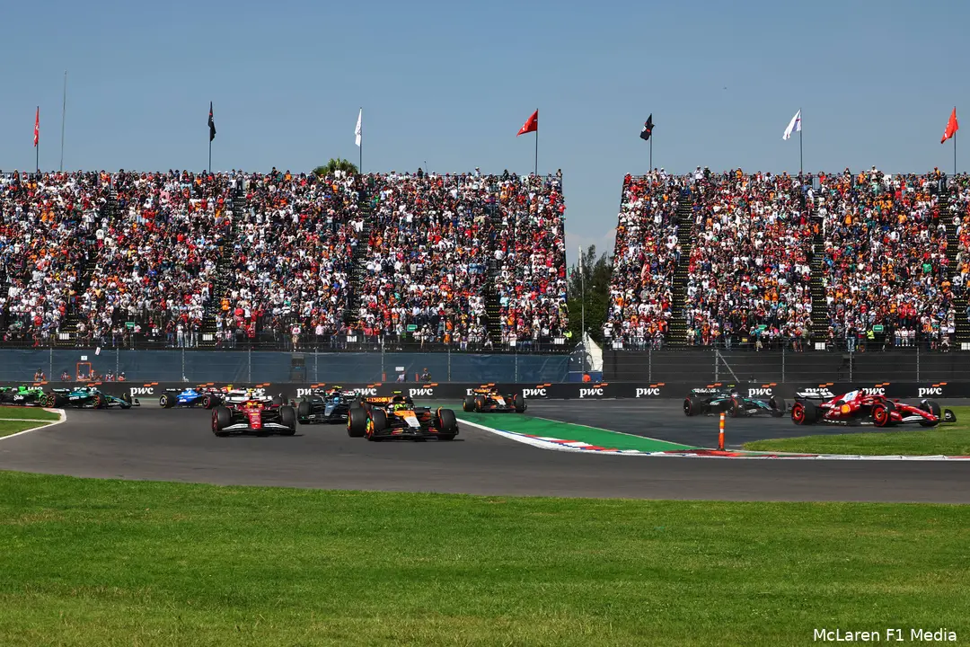 oscar-piastri-max-verstappen-red-bull-racing-george-russell-mercedes-lewis-hamilton-charles-leclerc-ferrari-lando-norris-mclaren-mexico-zondag-2025