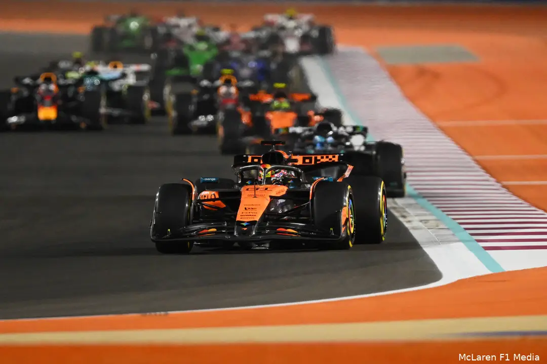 oscar-piastri-start-sprintrace-george-russell-qatar-2025