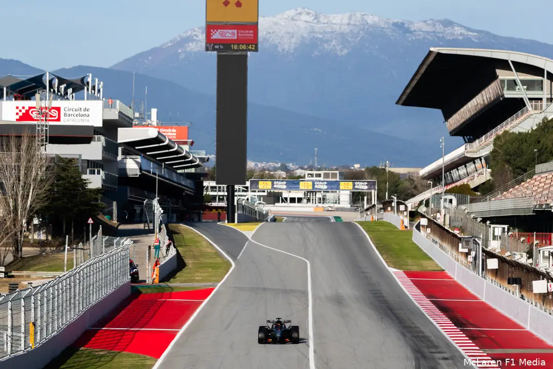 mclaren-mcl40-wintertest-barcelona-livery-test-lando-norris-startnummer-1-1