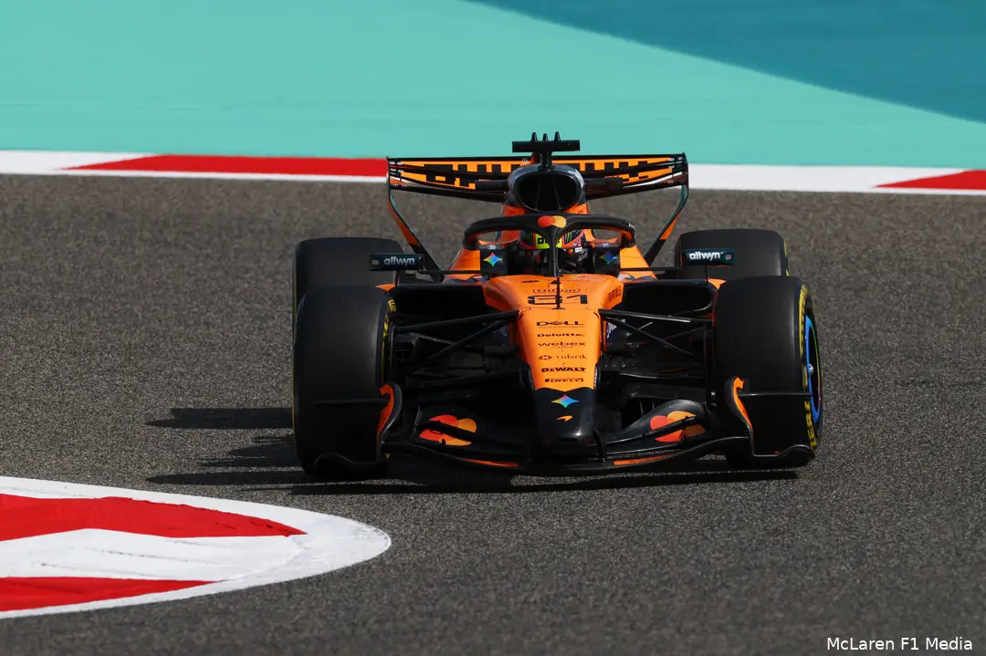 oscar-piastri-mclaren-mcl40-woensdag-wintertests-bahrein
