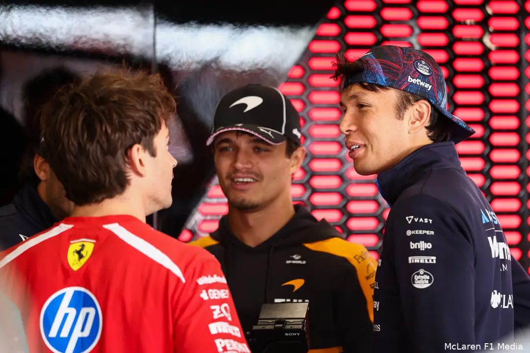 lando-norris-mclaren-gp-groot-brittannie-2026-zondag-charles-leclerc-alexander-albon