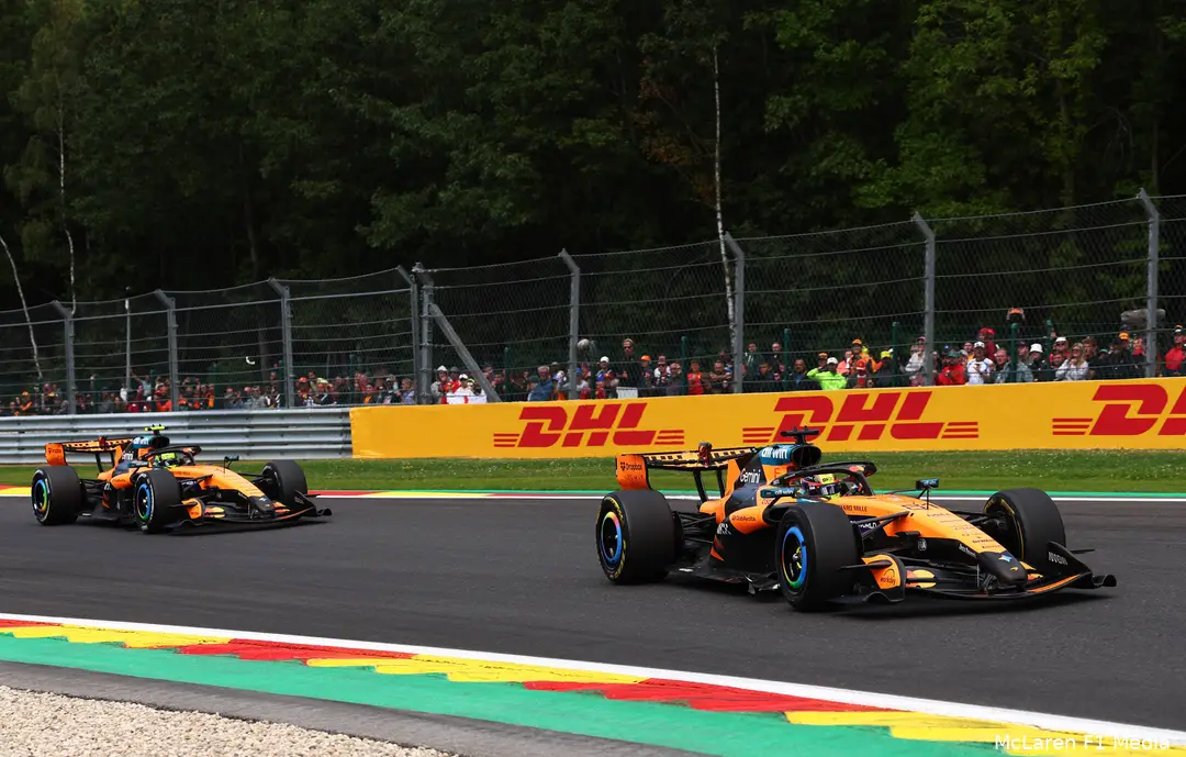 lando-norris-oscar-piastri-mclaren-gp-belgie-2026-zondag-3