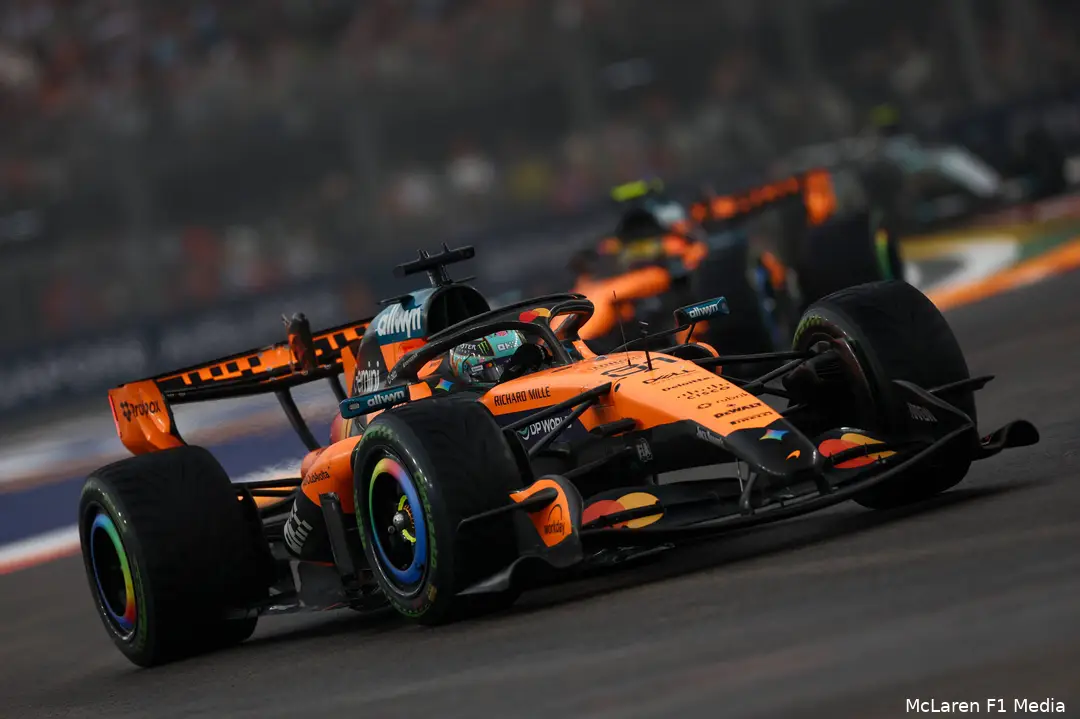 lando-norris-oscar-piastri-mclaren-gp-singapore-2026-zaterdag-3