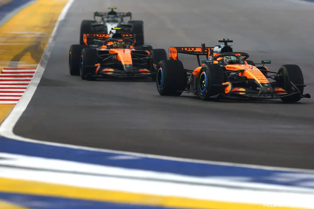 lando-norris-oscar-piastri-mclaren-gp-singapore-2026-zaterdag-4