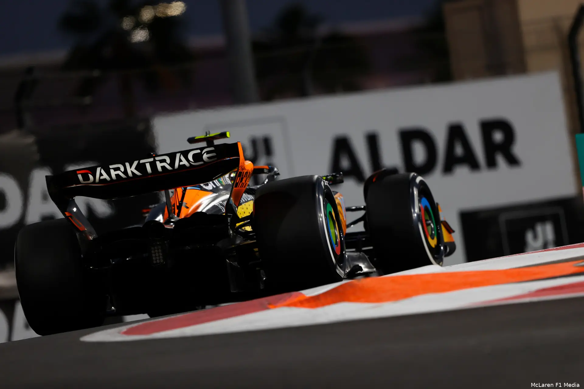 mclaren abu dhabi zondag 2023
