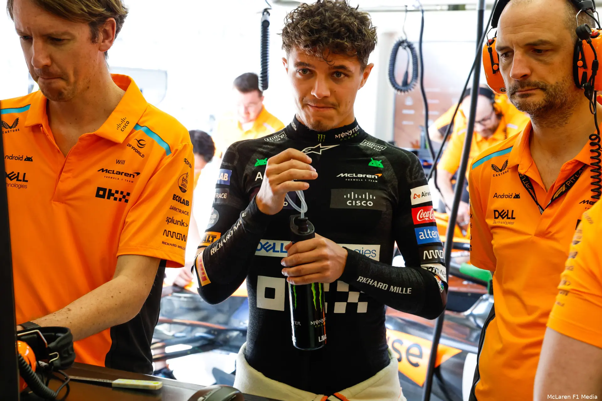 lando norris mclaren pre season testing testdagen bahrein 2024